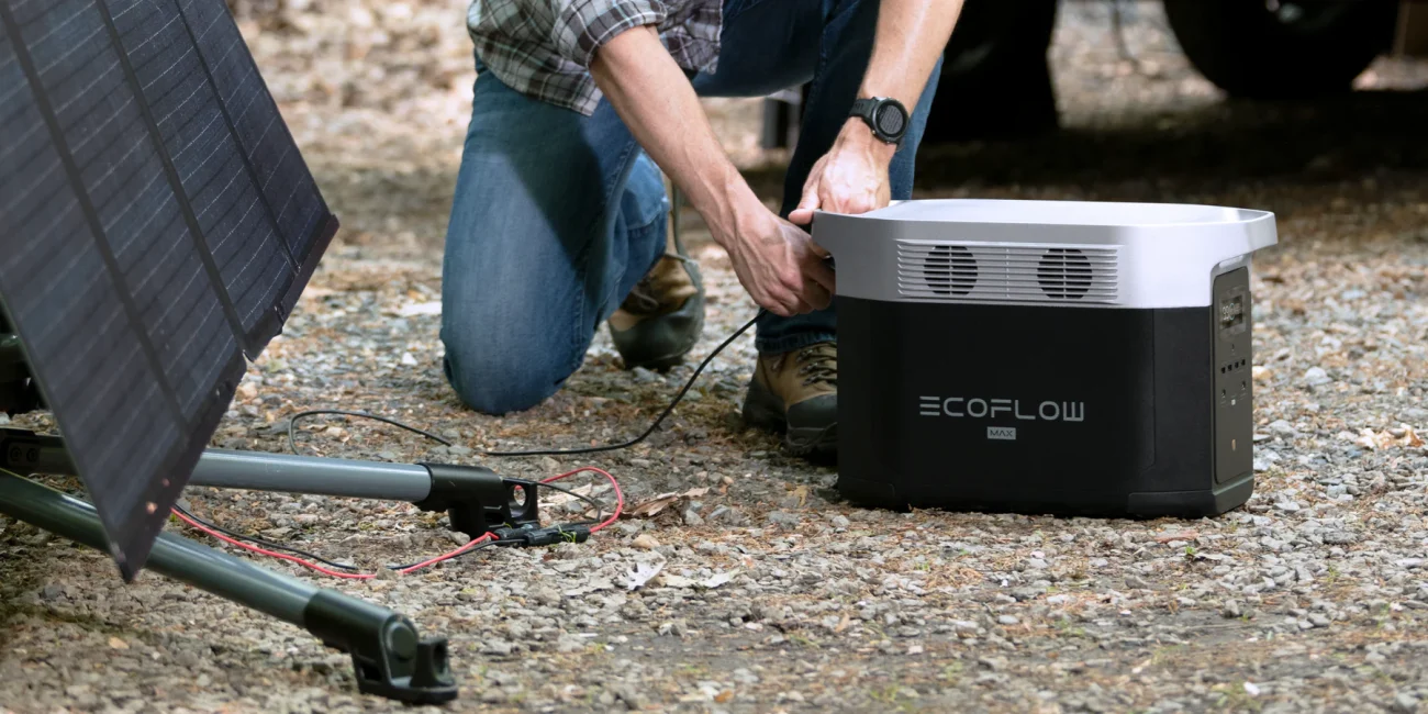 There are multiple ways to charge DELTA Max wherever you are.lf you're at home, plug into an ACwall outlet or solar panels. lf you're out and about, charge DELTA Max in your car or use solar panels ityou've set up camp. ln extreme emergencies during power outages, connect the DELTA Max to theSmart Generator for a last-standing power source.
